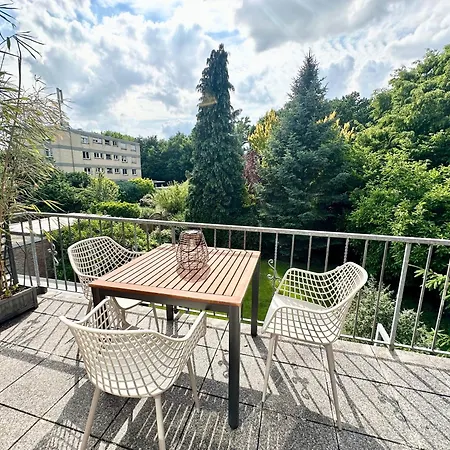 Huegelhaus - Gemuetliche Mit Balkon شقة